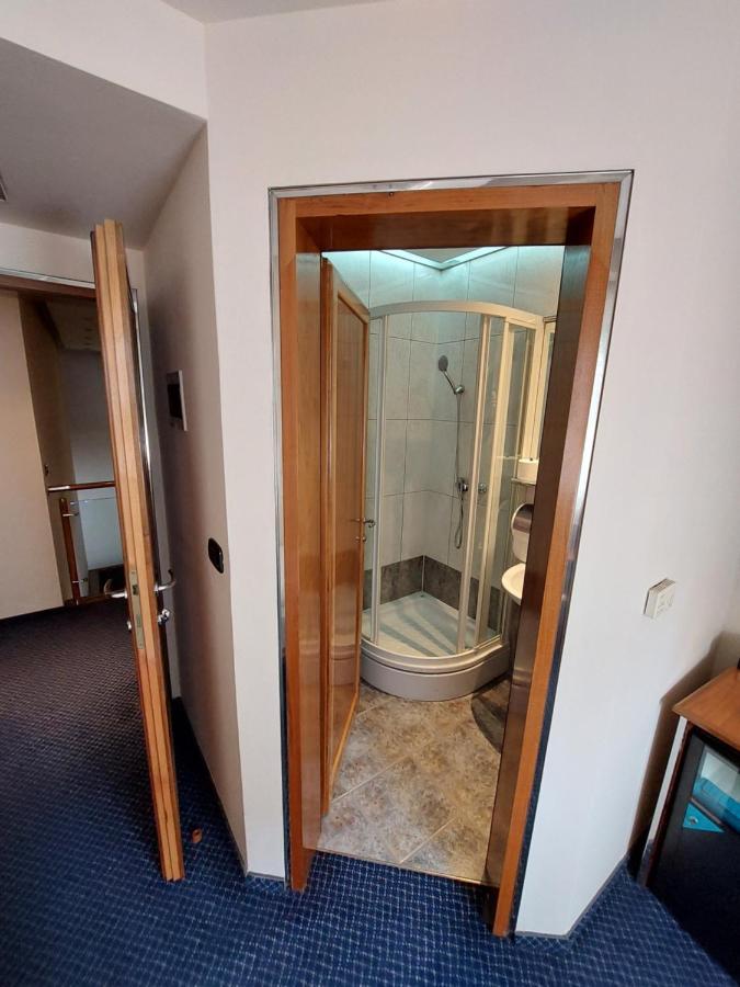 Hotel Brass- Free Parking Сараево Экстерьер фото