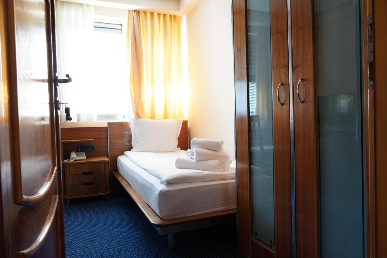 Hotel Brass- Free Parking Сараево Экстерьер фото