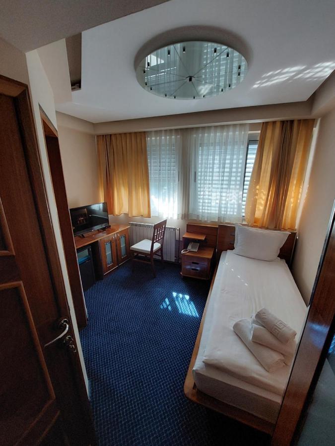 Hotel Brass- Free Parking Сараево Экстерьер фото