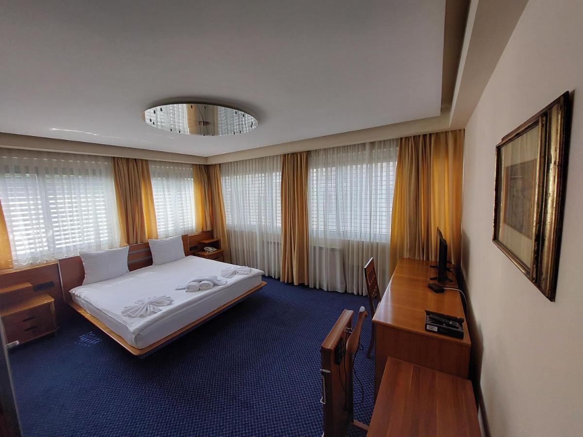Hotel Brass- Free Parking Сараево Экстерьер фото