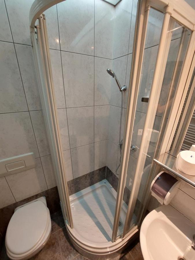 Hotel Brass- Free Parking Сараево Экстерьер фото